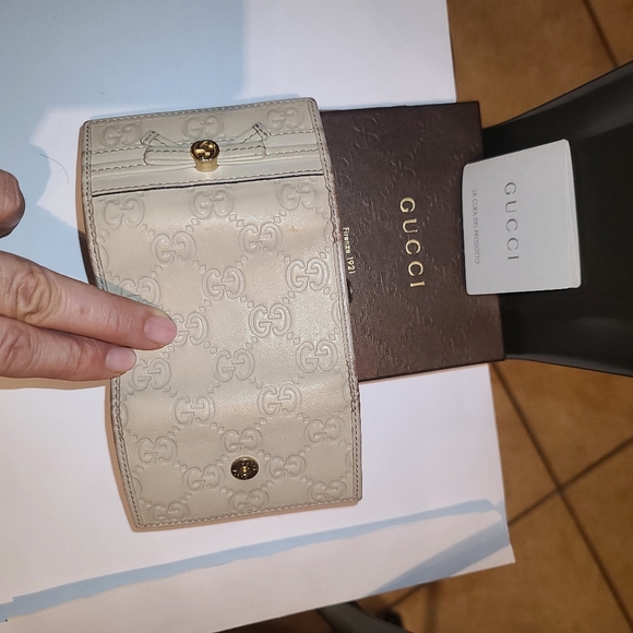 Gucci off white leather 6 key holder - Picture 3 of 5